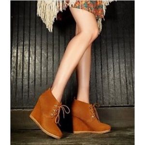 Steve Madden Tanngoo Chestnut Wedge Heels